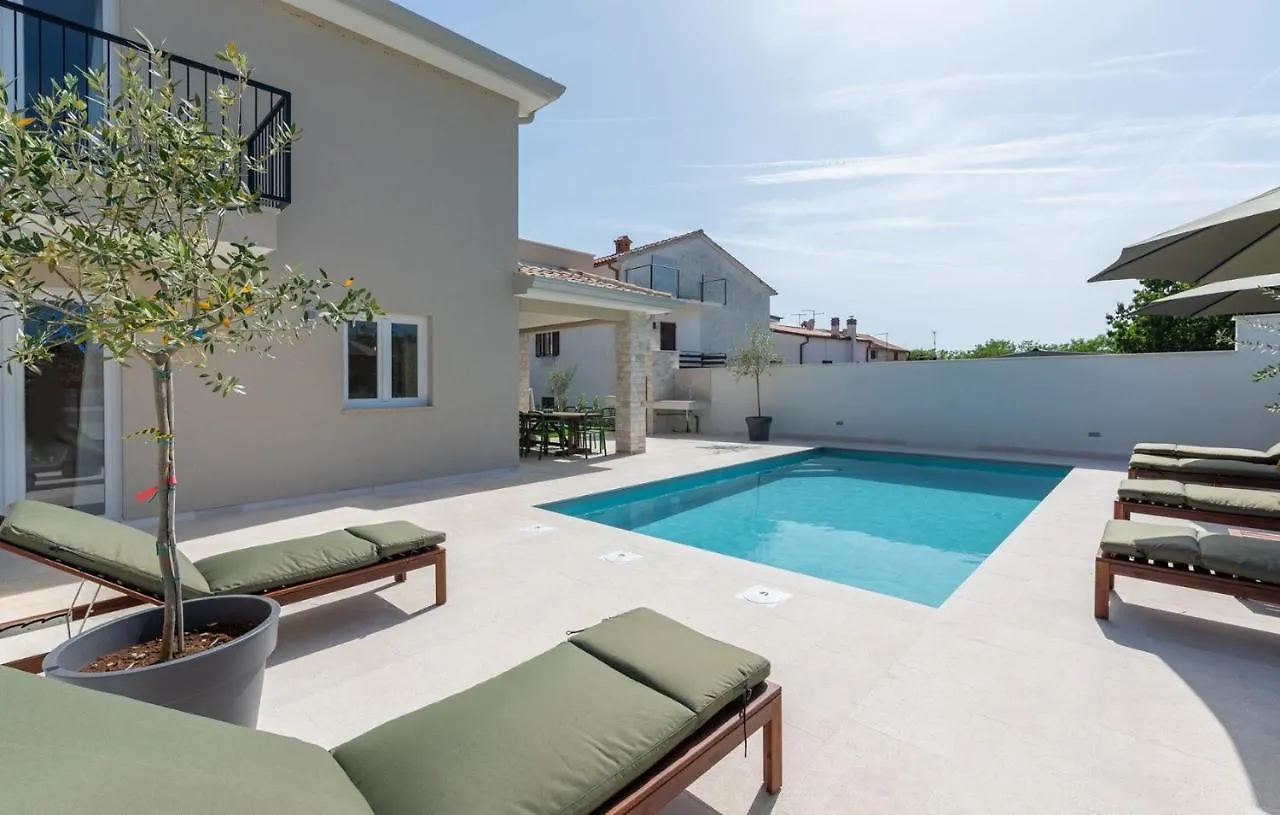 Villa Nia With Private Pool Umag