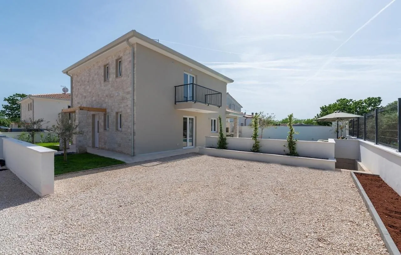 Villa Nia With Private Pool Umag
