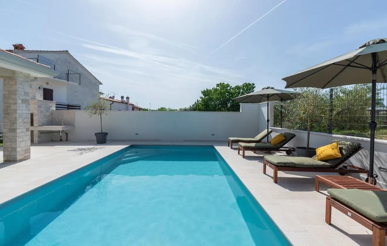 Villa Nia With Private Pool Umag