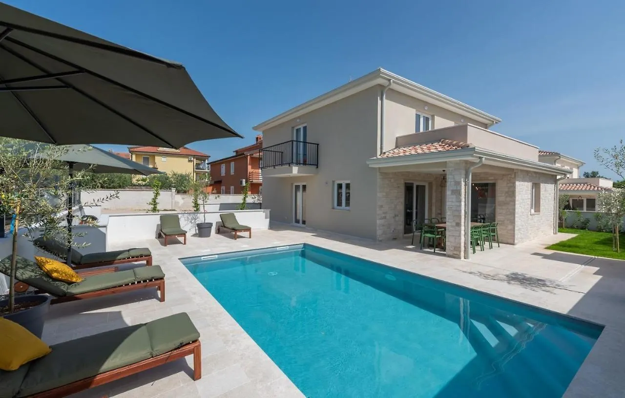 Villa Nia With Private Pool Umag