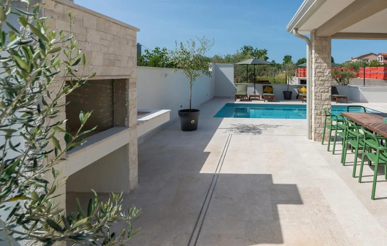 Villa Nia With Private Pool Umag